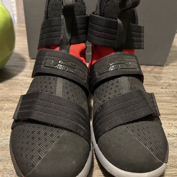 [US 10.5] Nike Lebron James X - Picture 4 of 5